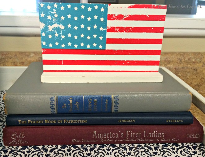 Patriotic Kitchen Decor via ComeHomeForComfort.com 2