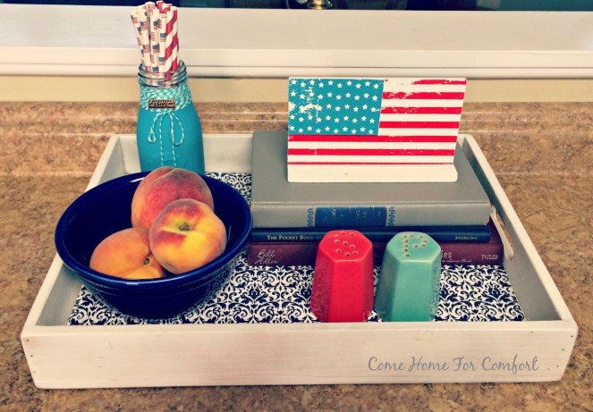 Patriotic Kitchen Decor via ComeHomeForComfort.com