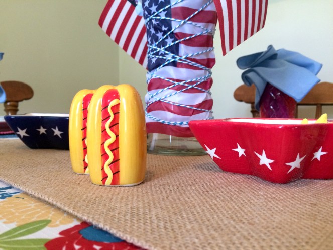 Patriotic Tablescape with all-American accessories via ComeHomeForComfort.com