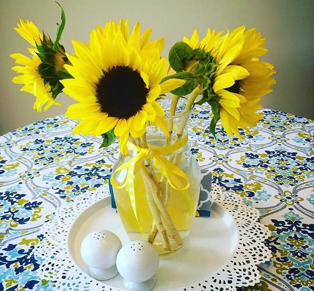 gorgeous flowers on my sister's kitchen table