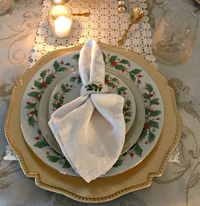 gold-and-white-romantic-holiday-table-setting-5