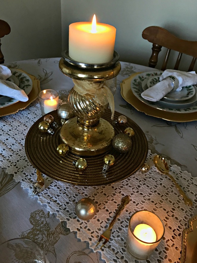 gold-and-white-romantic-holiday-table-setting-7
