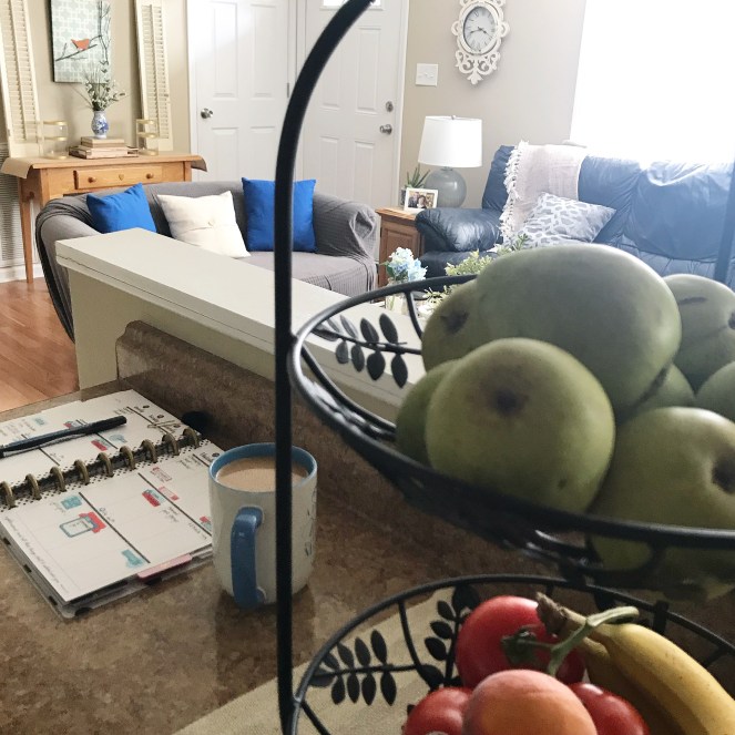 daily cleaning routine for a tidy home