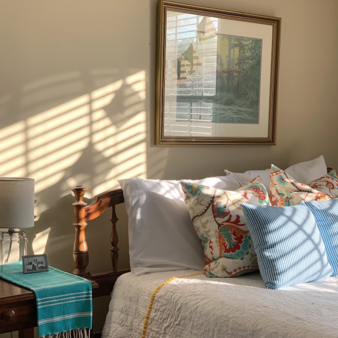 How To Turn Your Bedroom Into A Cozy Living Space – Come Home For Comfort